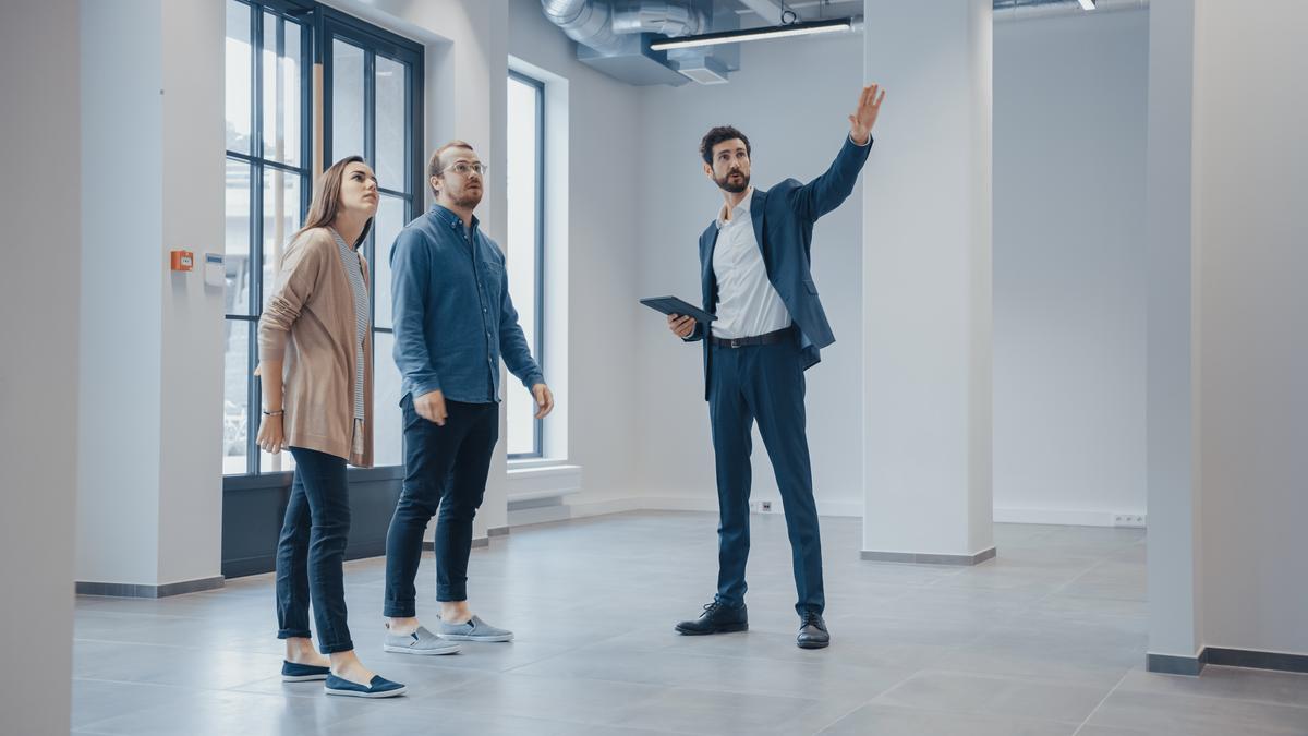 Customer talking with a broker